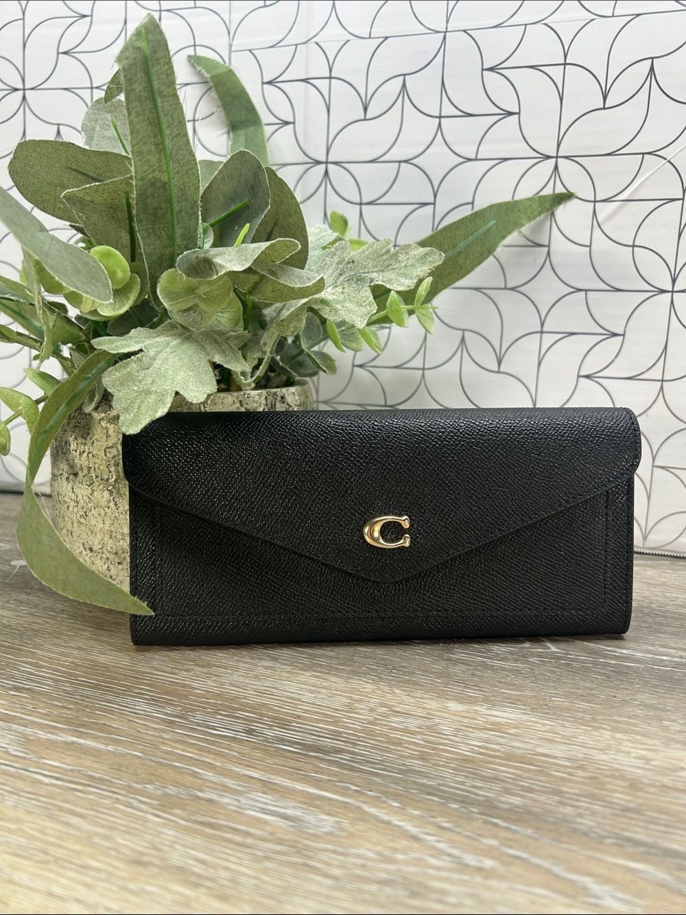4621 NWOT Coach Black Leather Envelope Wallet with Gold 'C' Accent 964621